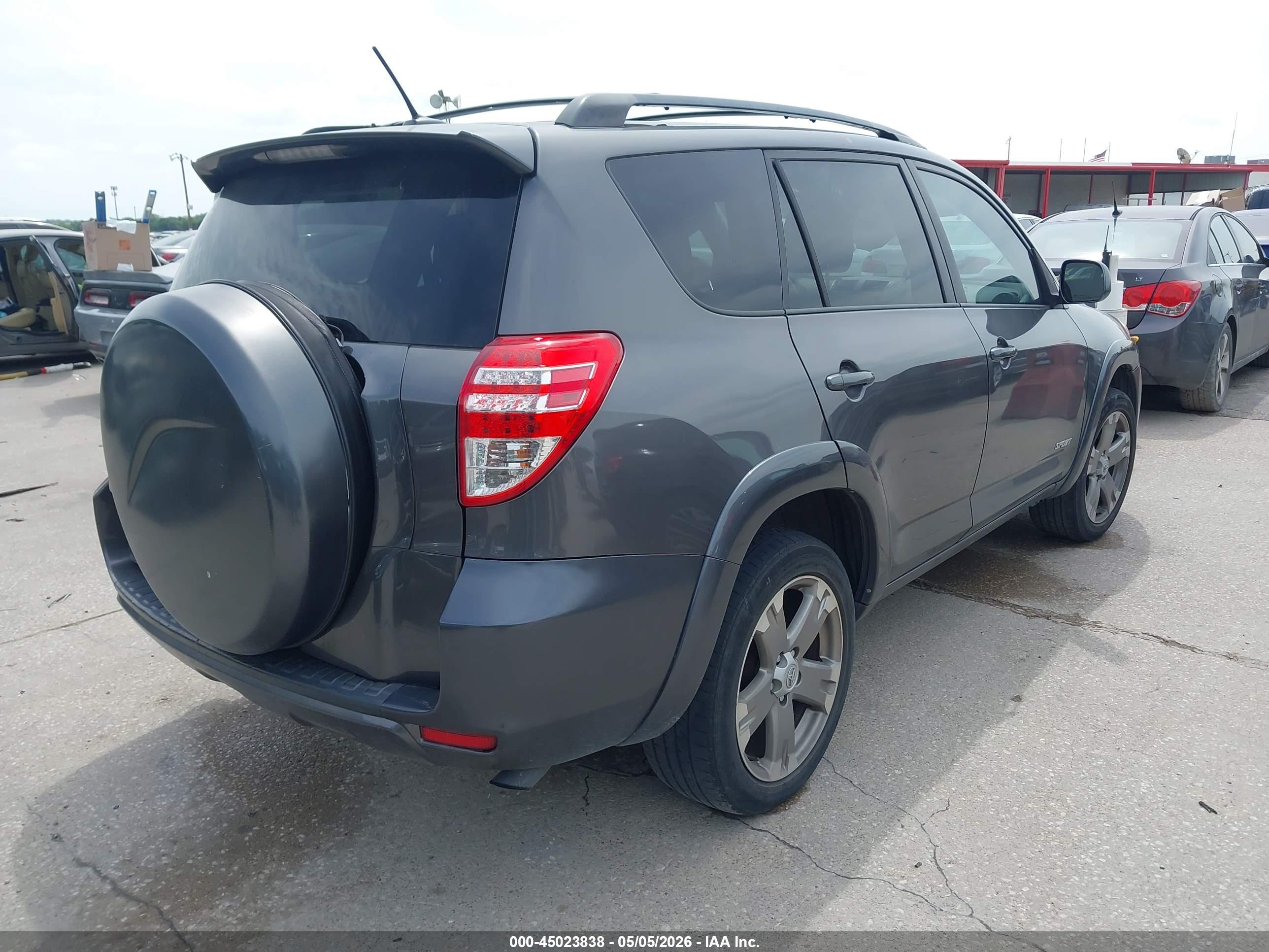 2011 TOYOTA RAV 4 — VIN 2T3WF4DV2BW088487 — photo 4